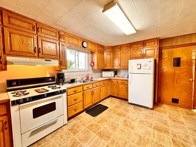 523 S Oak St, Bluffton, IN 46714 - photo 5