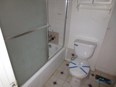 2339 Tremainsville Rd, Toledo, OH 43613 - photo 7