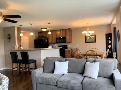 6847 Hampshire Ct, Maryville, IL 62062 - photo 4