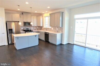 20208 Capital Ln, Hagerstown, MD 21742 - photo 6