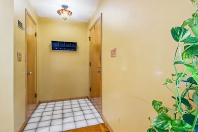 231 Tower Ln, Elk Grove Village, IL 60007 - photo 6