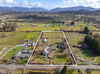 1621 Rounds Ave, Grants Pass, OR 97527 - photo 2