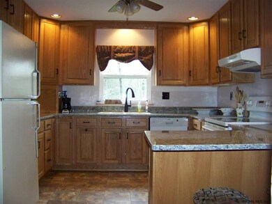 4 Hemlock Ln, Schenectady, NY 12302 - photo 5