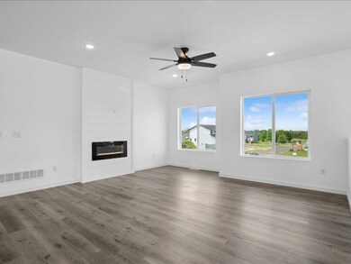 3103 Ginkgo Ln, Muscatine, IA 52761 - photo 4