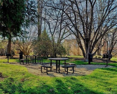 426 Appeldoorn Cir unit 426, Asheville, NC 28803 - photo 4