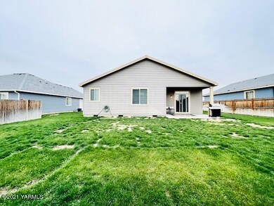 804 Citra Ave, Moxee, WA 98936 - photo 5