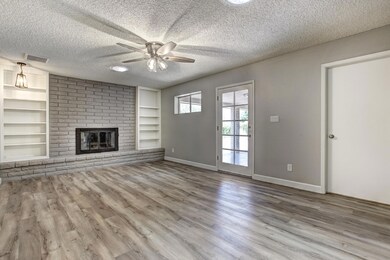 2259 E Fox St-29