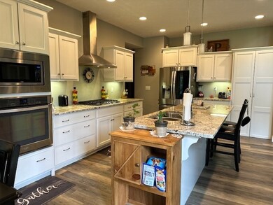 6716 Westbrook Dr, Columbus, IN 47201 - photo 7