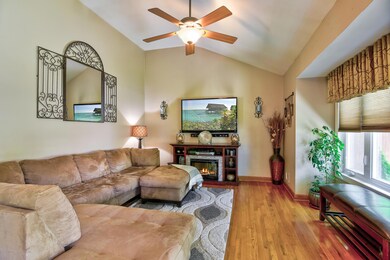 005_Living Room