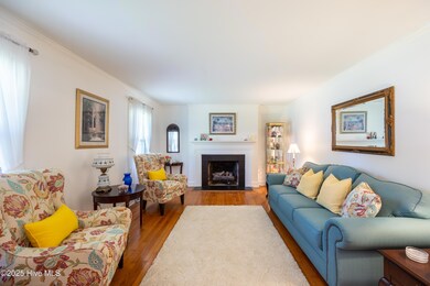 1711WoodsideDr_02