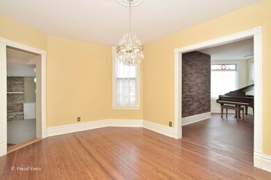 859 N Spring St, Elgin, IL 60120 - photo 5