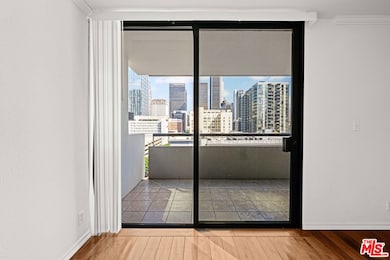 Skyline unit 1206, Los Angeles, CA 90015 - photo 2