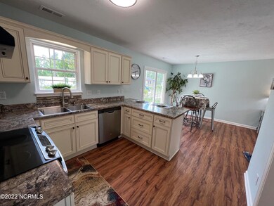 Kitchen & Dining