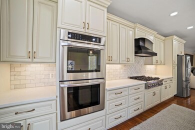 25824 Commons Square, Chantilly, VA 20152 - photo 3