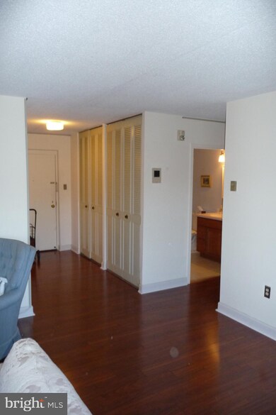 860 Lower Ferry Rd unit 4B, Ewing, NJ 08628 - photo 7