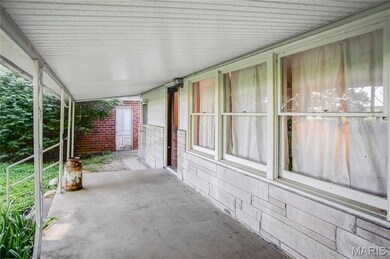 692 N Eldred-Hillview Rd, Hillview, IL 62050 - photo 6