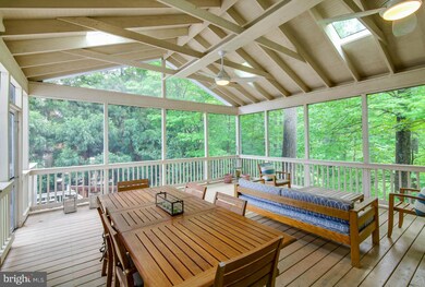 11597 Cedar Chase Rd, Herndon, VA 20170 - photo 4