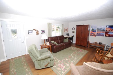 308 N 4th St, West Branch, MI 48661 - photo 2