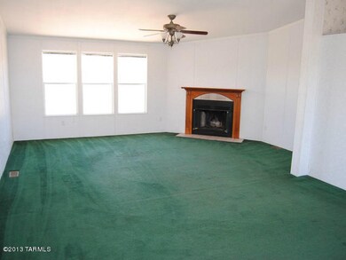 022-196807 LIVING ROOM