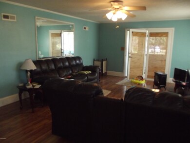 106 N Mcneil St, Burgaw, NC 28425 - photo 4