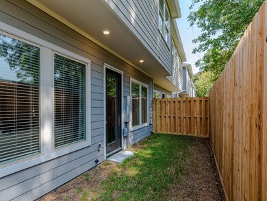 819 Shallow Hollow Dr, Houston, TX 77018 - photo 7