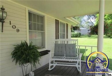 109 Ash St, Overbrook, KS 66524 - photo 2