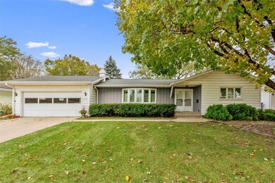 3700 2nd Ave SW, Cedar Rapids, IA 52404 - photo 2