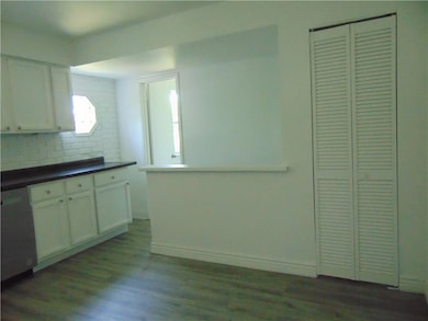 1034 Luster Ln, Des Moines, IA 50315 - photo 7