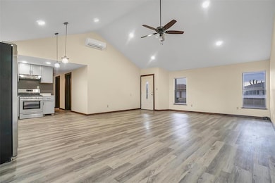 215 S 10th St, Thomas, OK 73669 - photo 5