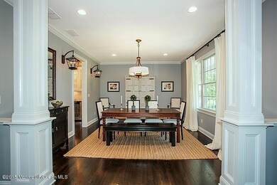 Queens Dr S 156 Dining room.jpg