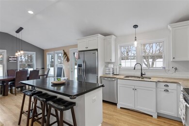 182 Colonial Dr, Portsmouth, NH 03801 - photo 3