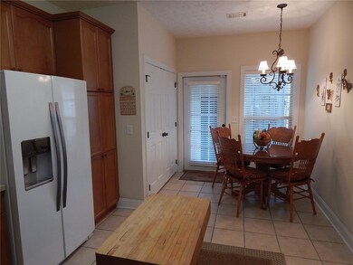 EAT IN KITCHEN-REF-WASHER -DRYER REMAIN