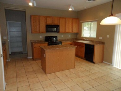 KITCHEN W/ ISLAND