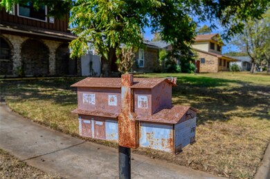 907 S Hyde Park Ave, Denison, TX 75020 - photo 7