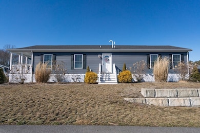 81 Linsay Dr, Raynham, MA 02767 - photo 4