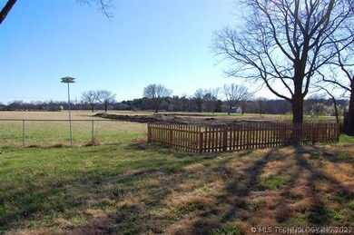 2325 Chapel Hill Ct, Bartlesville, OK 74006 - photo 3