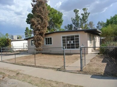 022-167241 Front right view 2of2