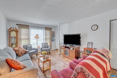 2527 Hydraulic Rd unit 9, Charlottesville, VA 22901 - photo 3