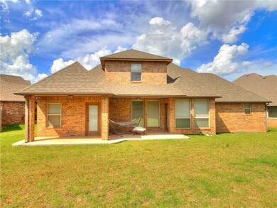 2804 SE 8th Ct, Moore, OK 73160 - photo 2