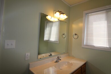 718 Butterworth 1 Bathroom 4