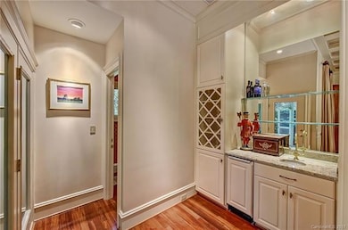 This Wet Bar serves the Great Room and the Screene