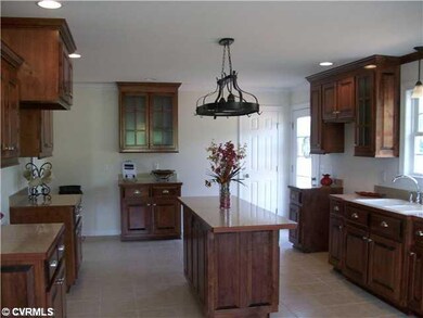 Kitchen - 26' X 13' SPACIOUS, CUSTOMIZED KITCHEN!!