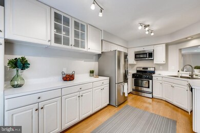 11927 Thurloe Dr, Lutherville Timonium, MD 21093 - photo 4