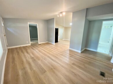 171 Arbor Dr, Statesville, NC 28677 - photo 4