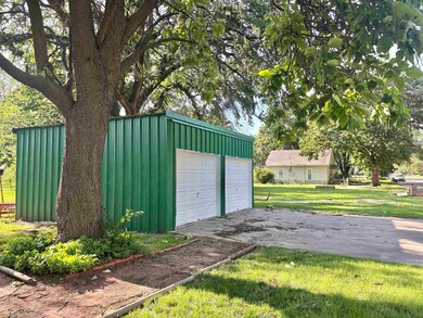 120 E Adams Ave, Sterling, KS 67579 - photo 3