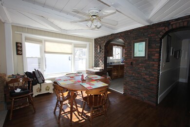 1st floor dining area