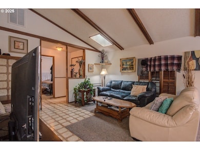 1620 26th St, Florence, OR 97439 - photo 6