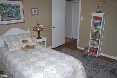 9119 Christopher St, Fairfax, VA 22031 - photo 3