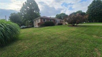 6832 Larsen Ln, Shawnee, KS 66203 - photo 2