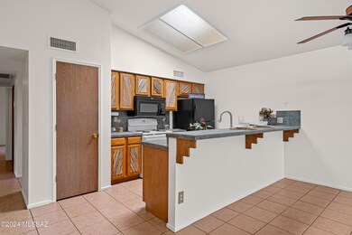 Kitchen & Bar Area
